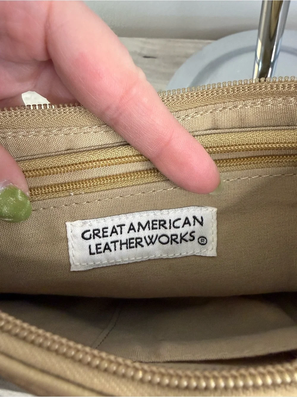 Great American Leatherworks Gold Leather Shoulder Bag - Picture 5 of 6